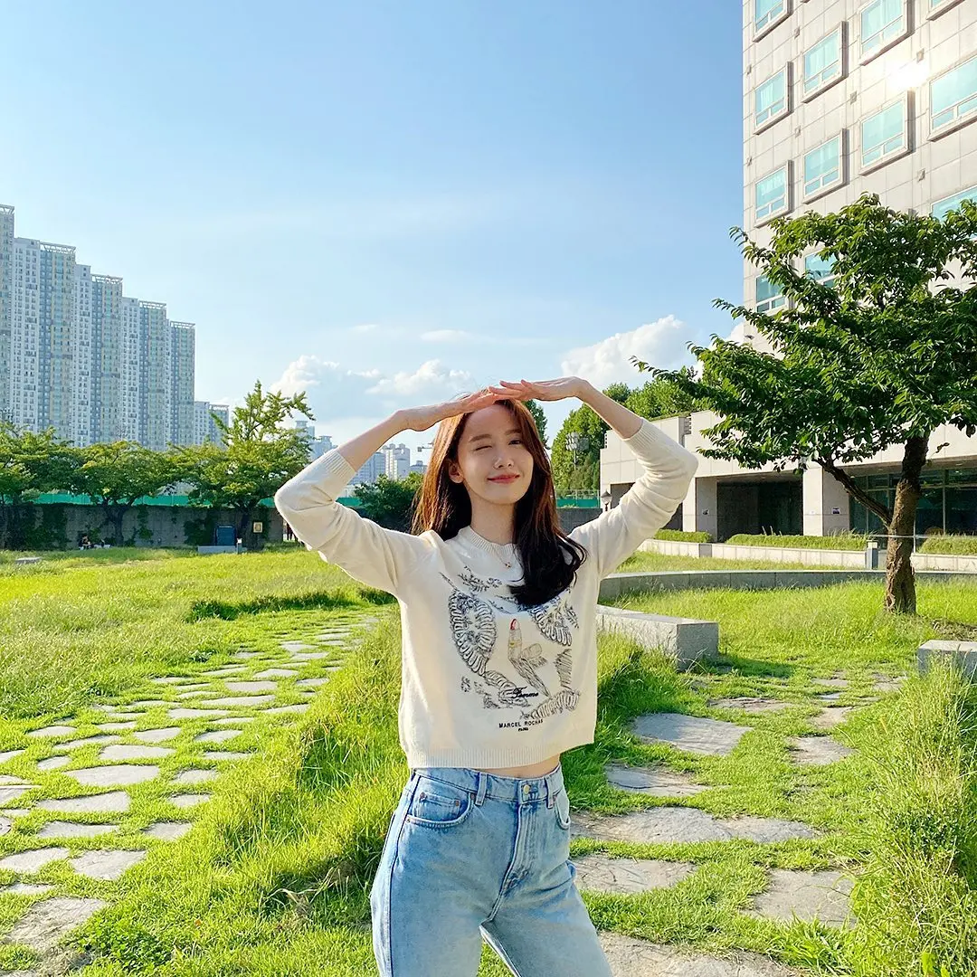 fullscreen-bg